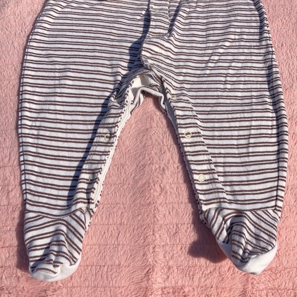 ⭐️Lot of 4⭐️ 3-6M Gap/Old Navy Onesies, Footies - Picture 4 of 13